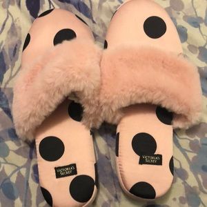 Victoria’s Secret slippers size 5-6 small